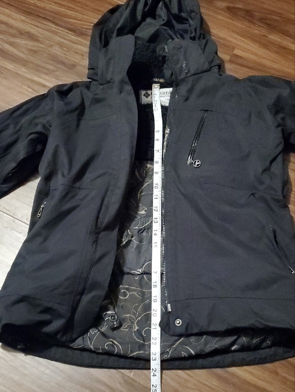 Columbia Vintage Titanium Omni-Tech Black Hooded Ski Jacket with Sleeve Accent - Picture 15 of 16